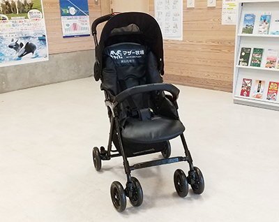 案内所に置かれた貸出用のベビーカー