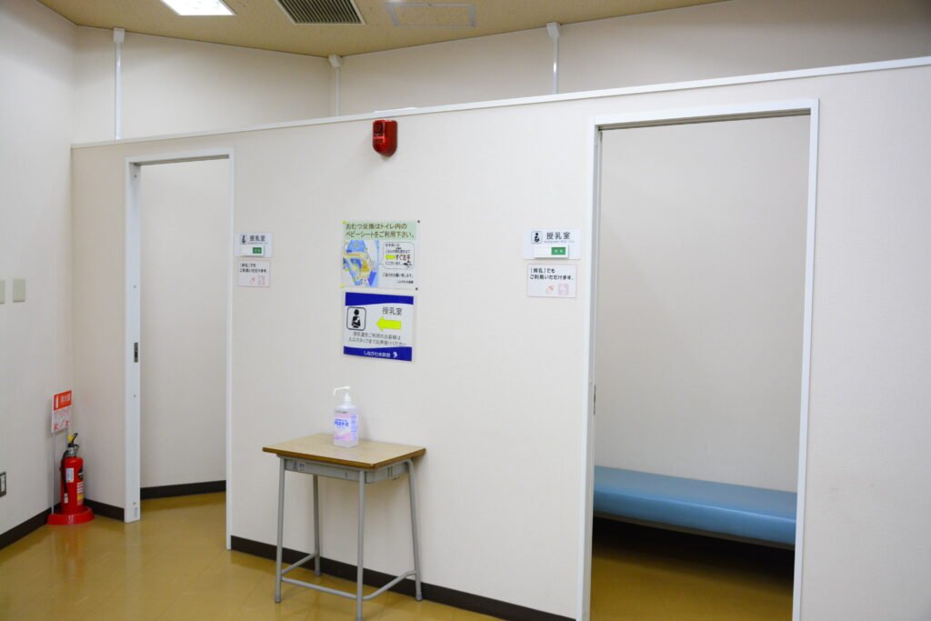 並んで設置された2つの授乳室