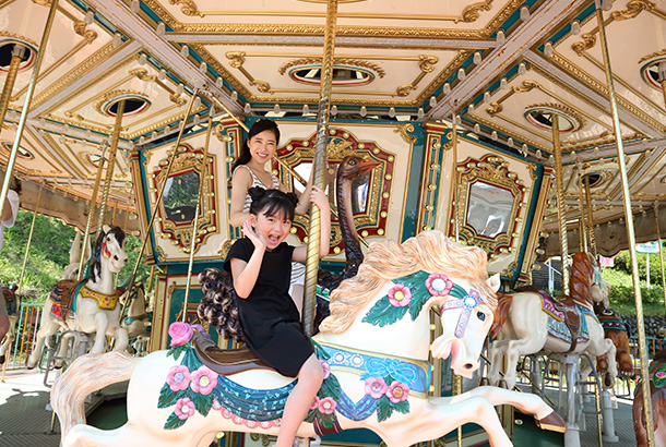 遊園地のメリーゴーランド