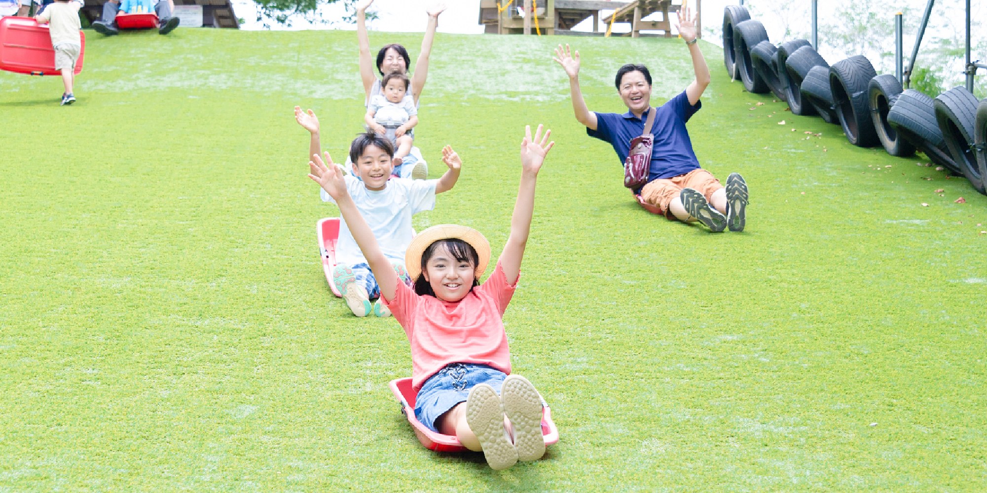 傾斜のゆるやかな芝すべりのコース