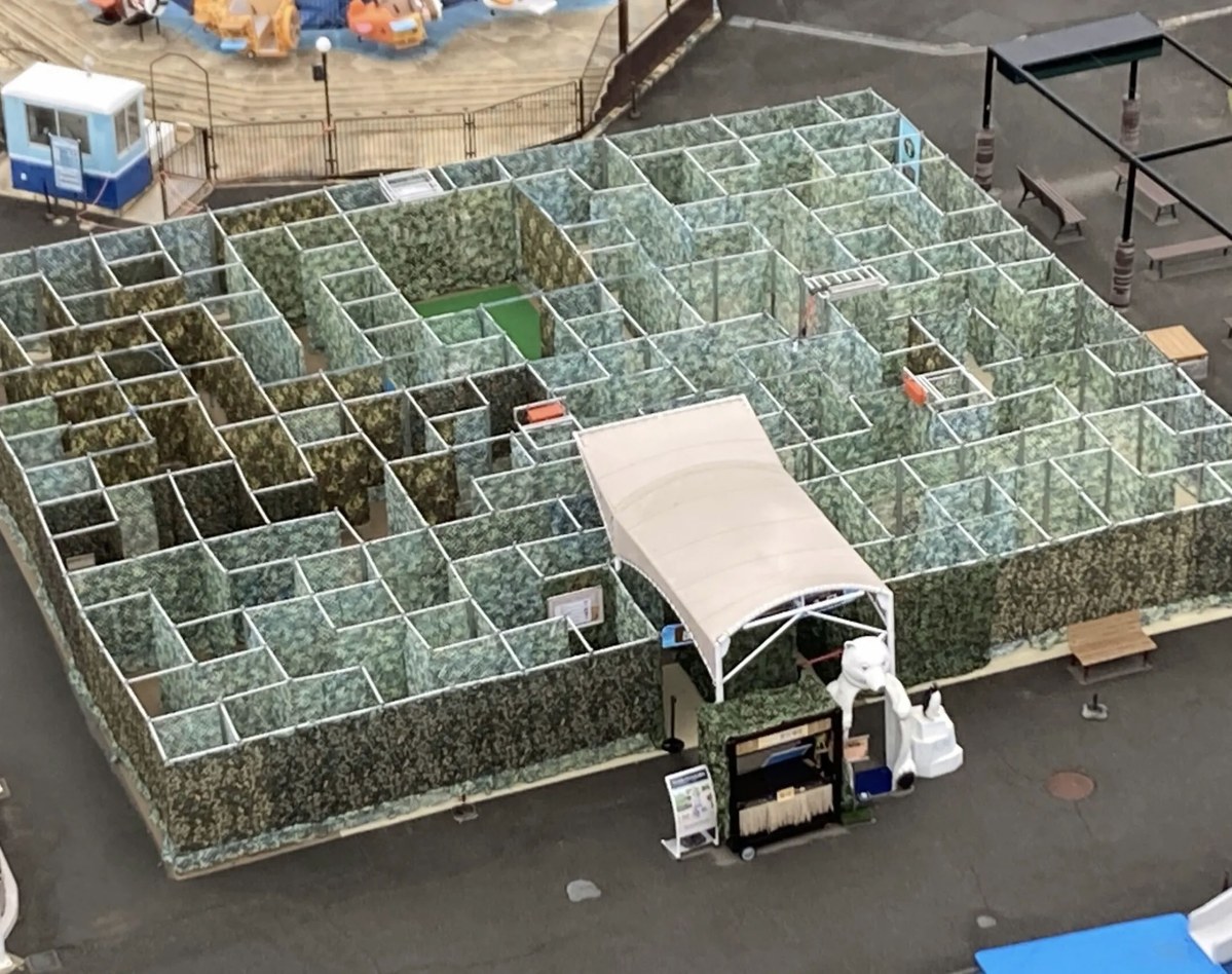 上から見た迷路のアトラクション