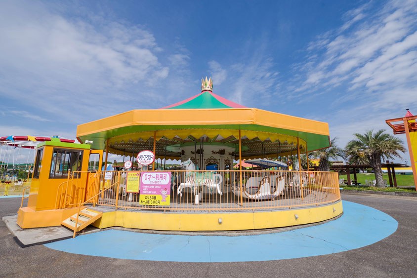 黄色い屋根のメリーゴーランド